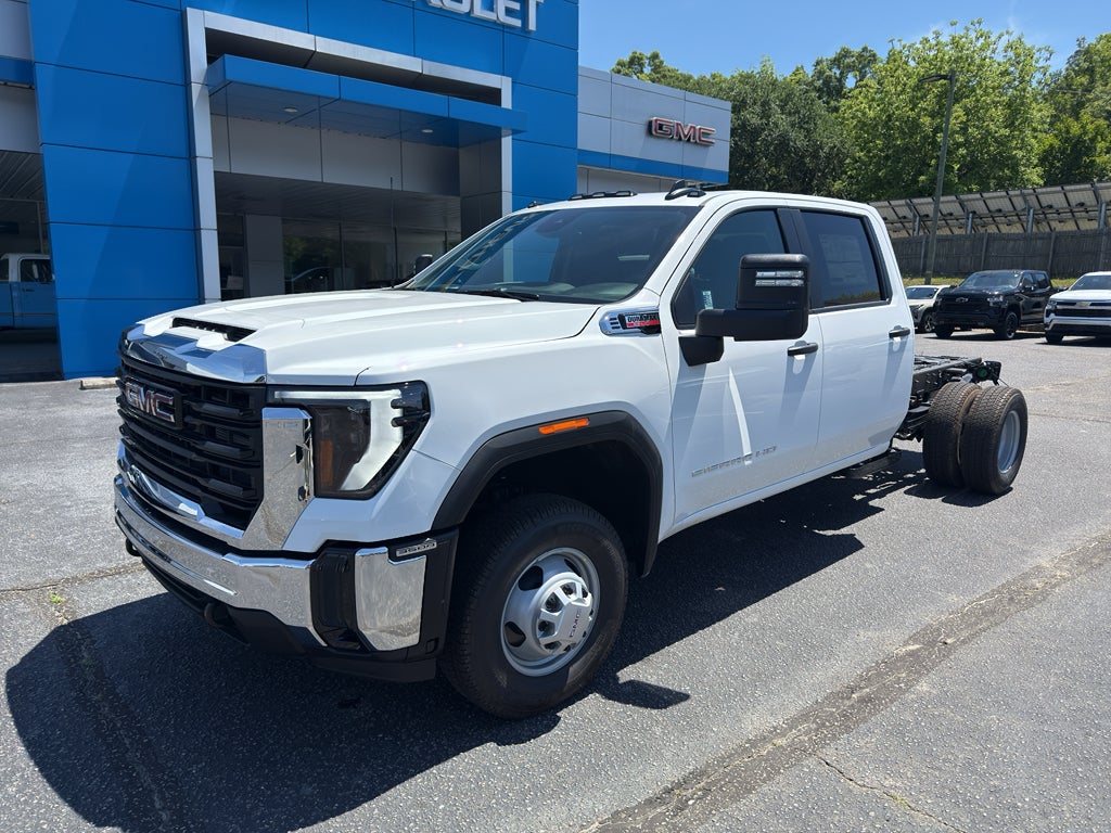 2026 GMC Sierra 3500 HD Chassis Cab Pro