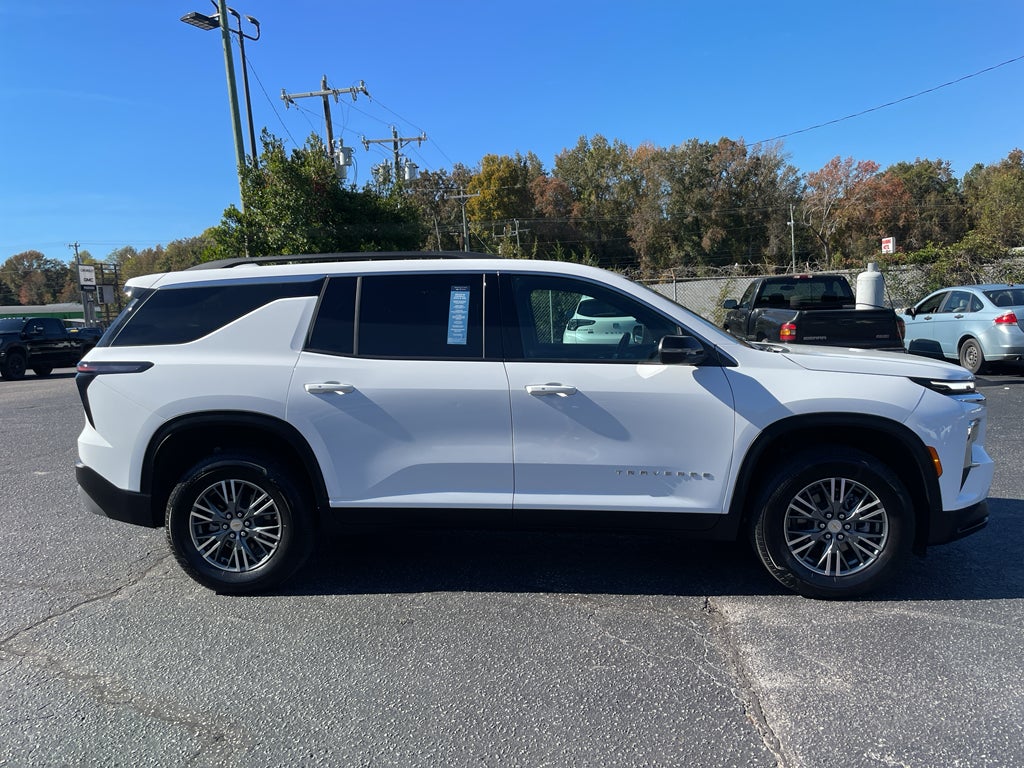 2025 Chevrolet Traverse LT