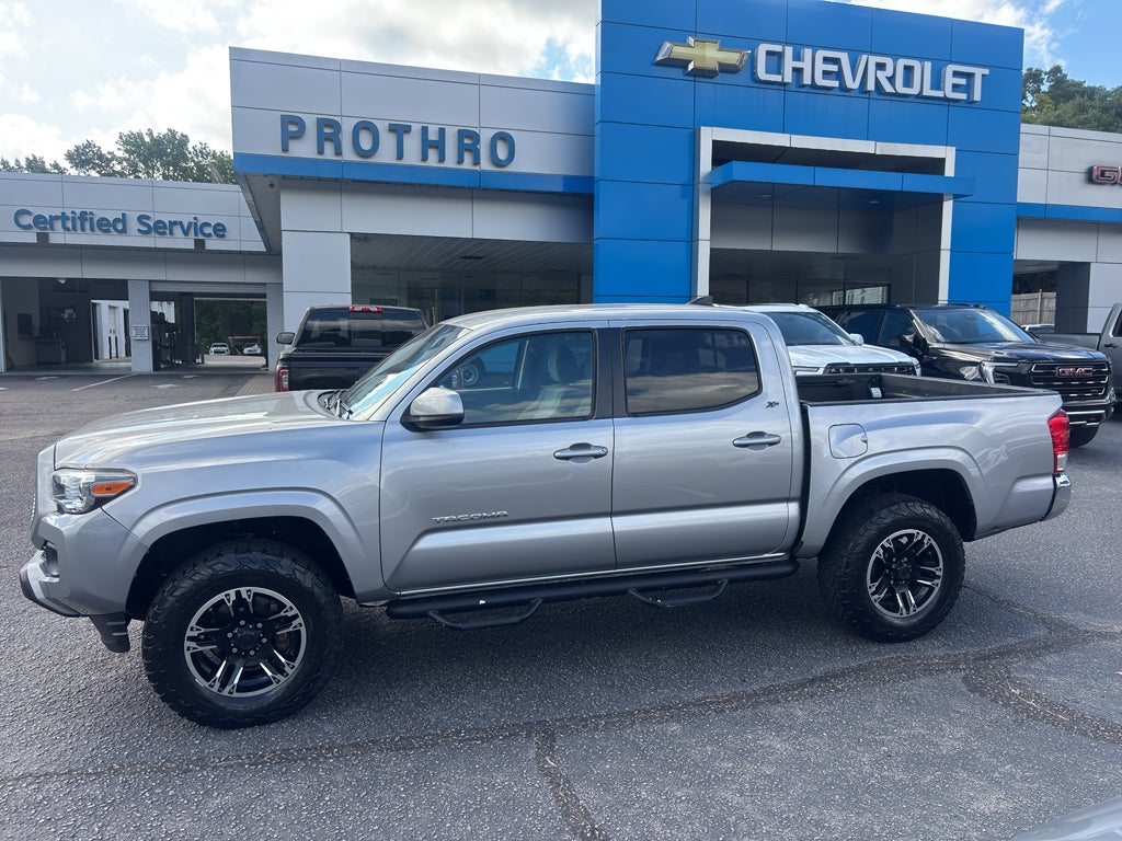 2016 Toyota Tacoma SR5 Double Cab 4x4 V6 Auto Short Bed's photo